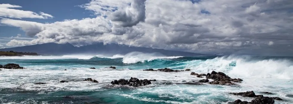 Hookipa beach waves