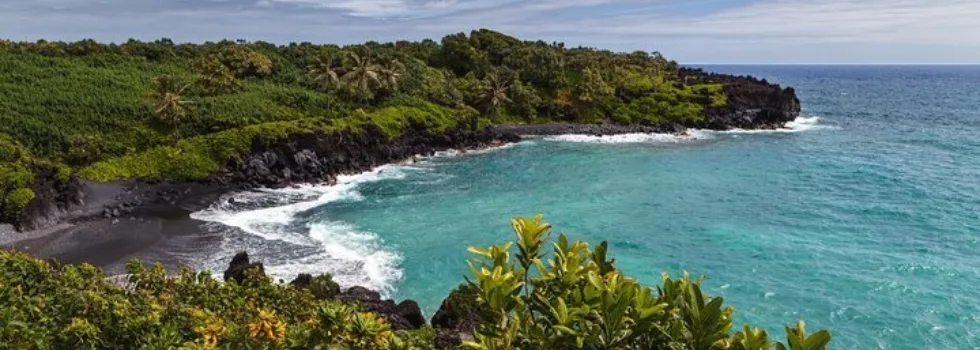 Black sand beach maui