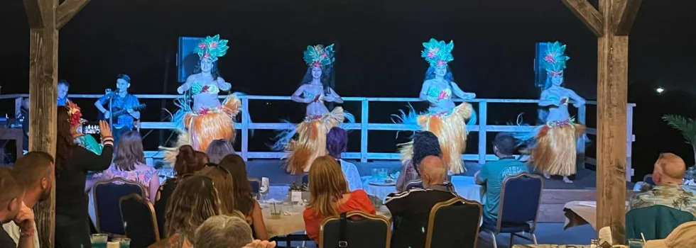 Casual luau maui stage