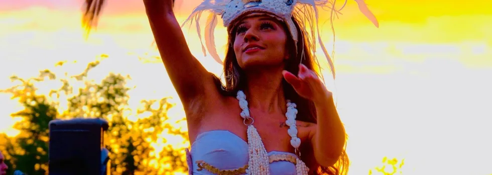 Hula dancer at casual luau maui