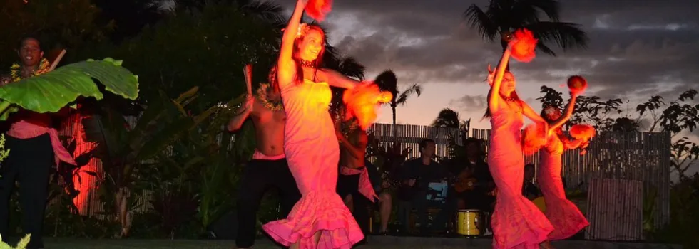 Uliuli dance maui