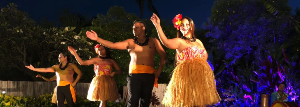 Hula dancers maui