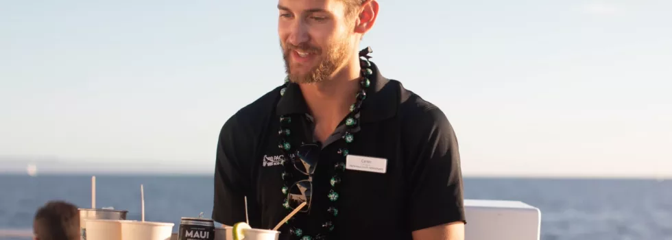 Maui dinner cruise beer server