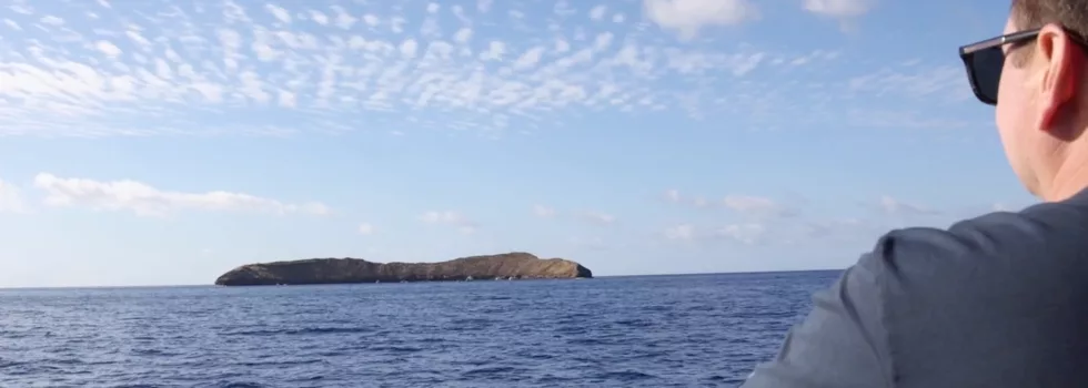 Approaching molokini