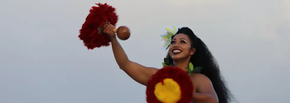 Hawaiian hula dancer oahu luau