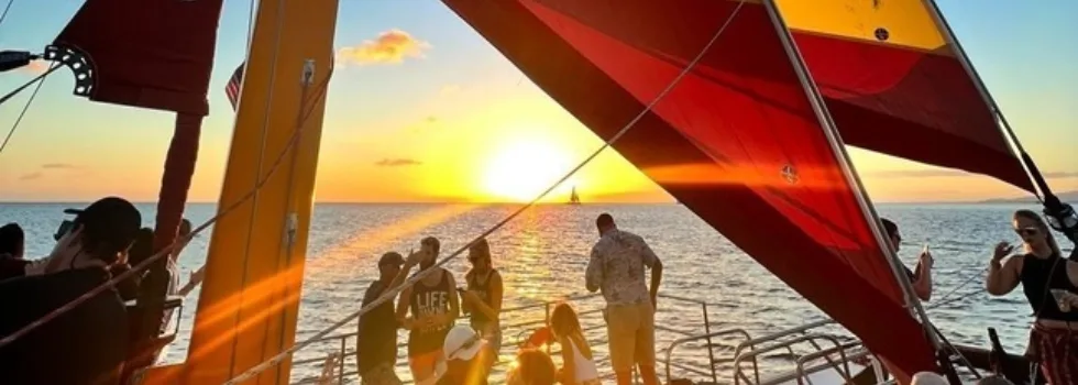 Sunset booze cruise waikiki