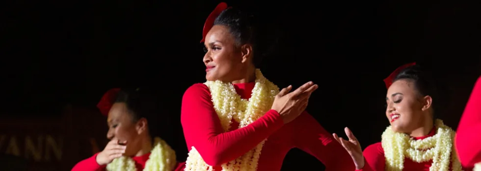 Lei hula dance