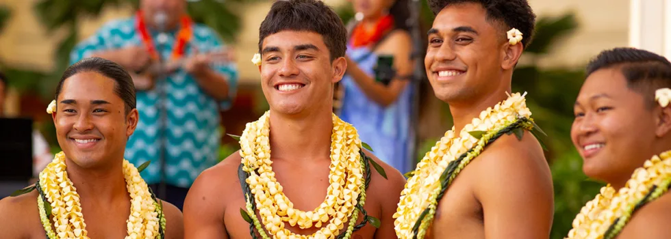 Waikiki luau welcome performers