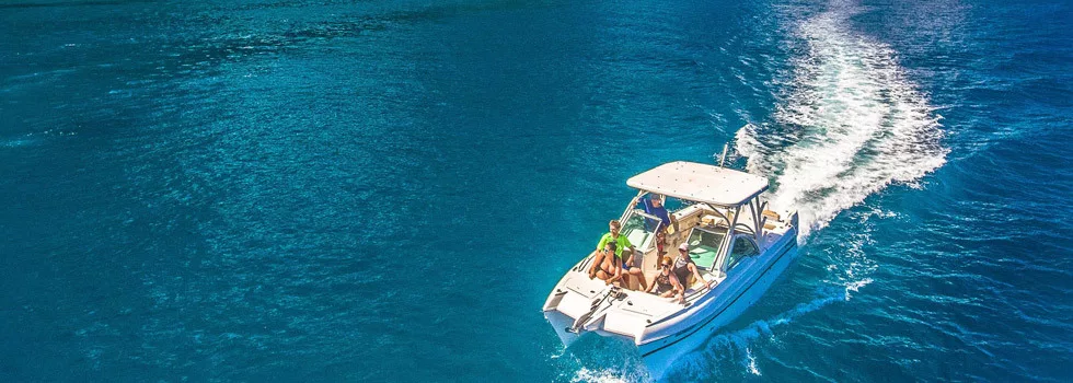 Na-pali-coast-sea-cave-boat