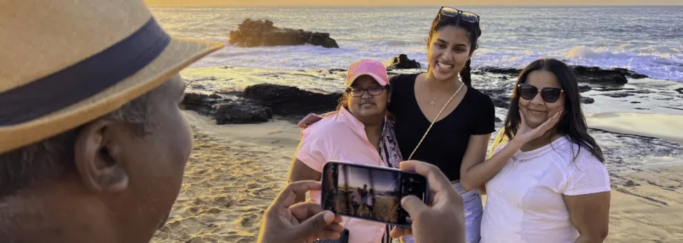 Man takes photo of family oahu