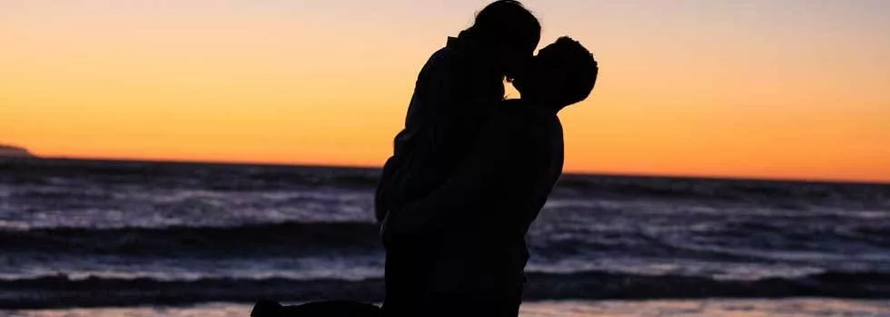 Romance couple hawaii activity