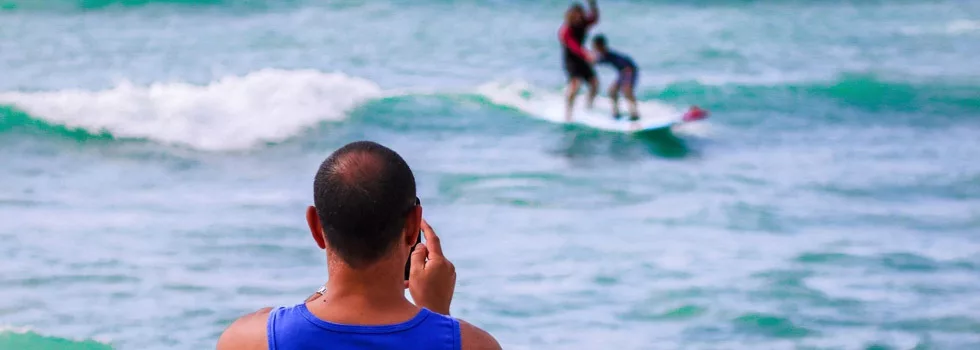 Surf lessons for kids near disney aulani koolina