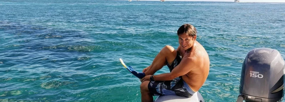 Snorkeling boat tour in hawaii