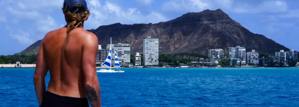 Sailing towards diamond head