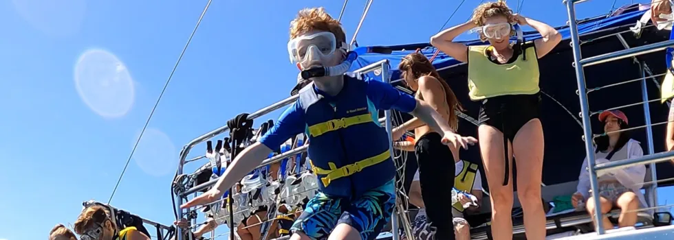 Kid jumps off waikiki trimaran