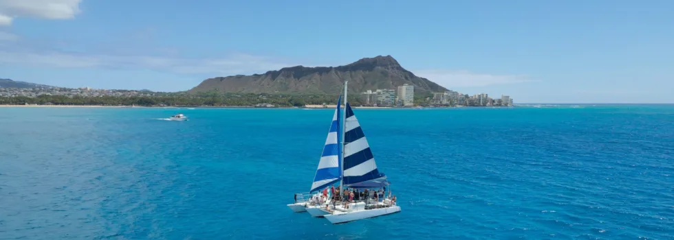 Sailing towards diamond head trimaran