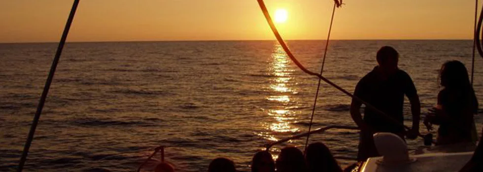 Sunset-sailing-catamaran-waikoloa