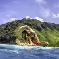 Stand Up Paddle Board Yoga in Waikiki: Hawaii yoga on SUP board